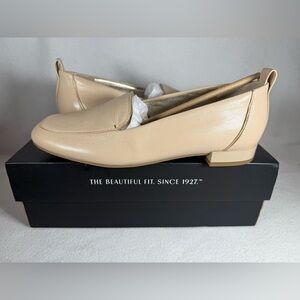 Naturalizer Women's Jordyn Loafer. Coastal Tan.